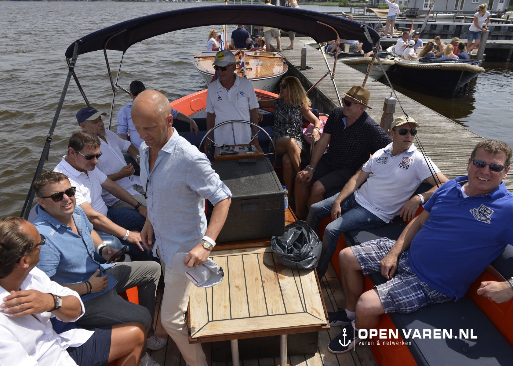 Zakelijke relatiedag op een privé sloep in Loosdrecht – Open Varen
