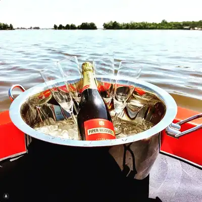 Heerlijkdagje luxe sloep varen in Loosdrecht - De perfecte sfeerimpressie van een dagje uit